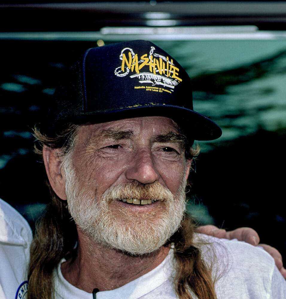 Willie Nelson rettete 70 Pferde aus einem Schlachthof, um sie auf seiner Ranch in Texas frei herumlaufen zu lassen